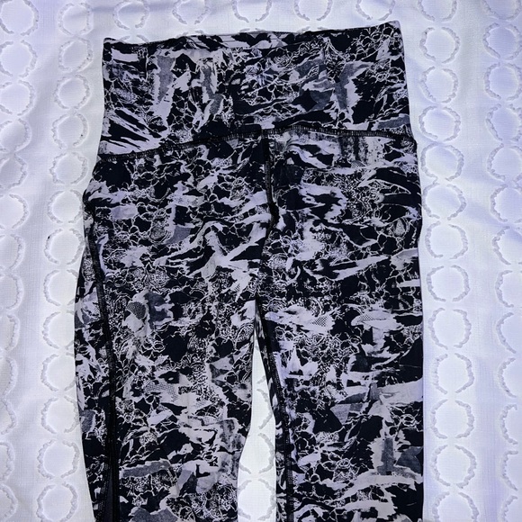 Lululemon pattern leggings - Picture 1 of 1